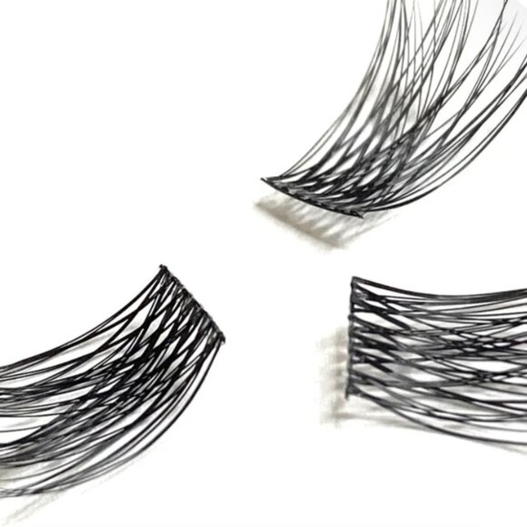 HERRBEAUTY 10mm Faux Mink Lash Extensions - Picture 2 of 5